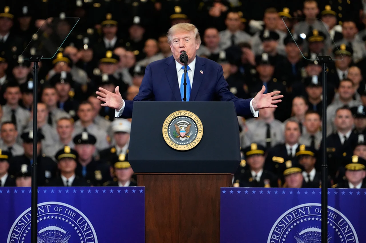 Ông Trump nói giá xăng tăng 'không sao', bảo vệ quyết định đánh Iran - Ảnh 2.