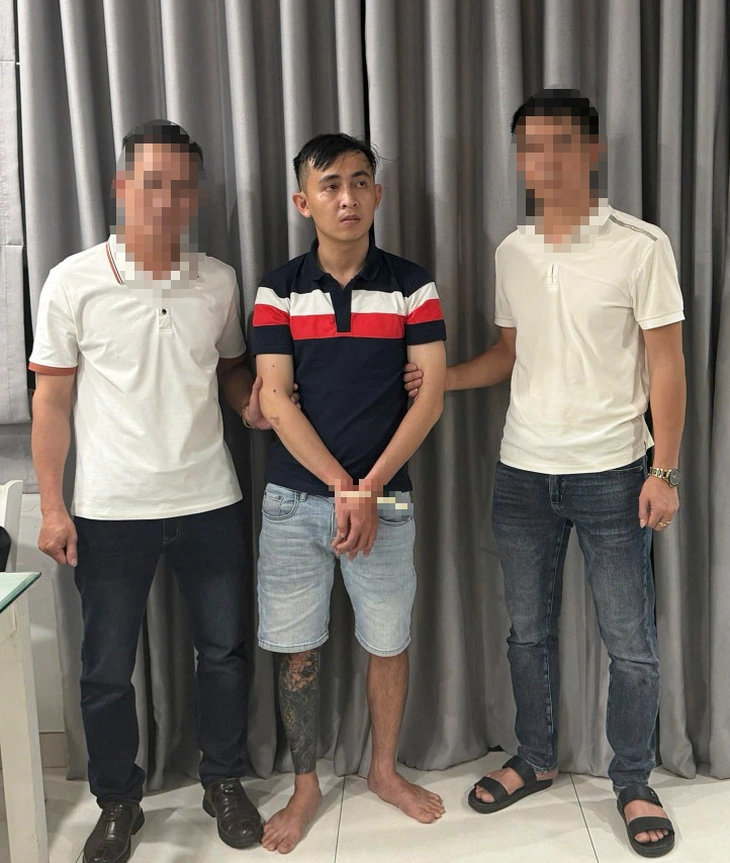 Trốn án tù còn tàng trữ hơn 1,3kg ma túy đá trong ô tô - Ảnh 1.