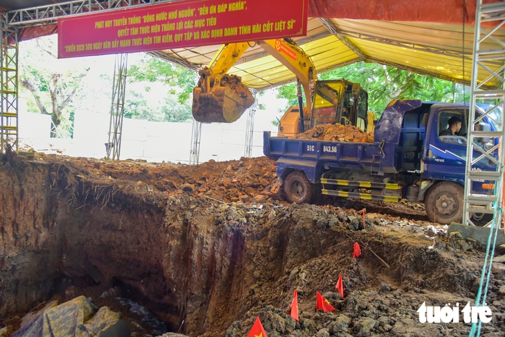 Tổng lực tìm kiếm hài cốt liệt sĩ tại cả hai khu vực bên trong công viên Lê Thị Riêng - Ảnh 3.