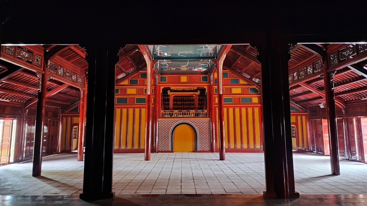 Mở lại các ô cửa bị bịt kín của di tích nhà hát cung đình độc đáo nhất Việt Nam - Ảnh 2.
