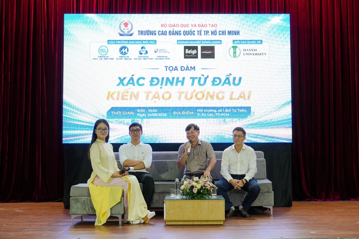 Nhắc nhở sinh viên chuẩn bị tốt nghiệp và điều quan trọng trong tuyển dụng 2026 - Ảnh 2.