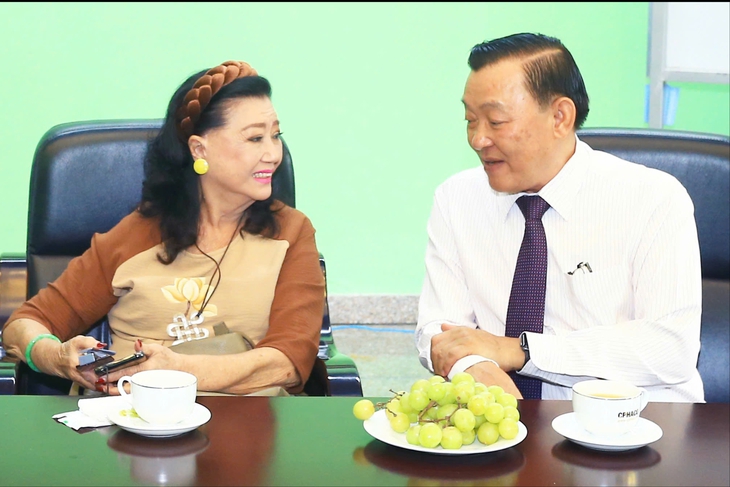 Ở tuổi gần 90, NSND Kim Cương trải lòng trước đêm diễn cùng hàng loạt nghệ sĩ gạo cội - Ảnh 2.
