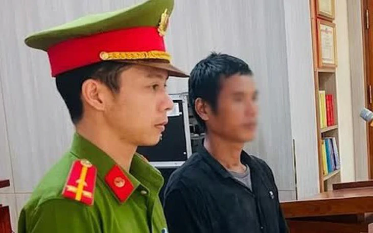 Tài xế 'say xỉn' lái ô tô tông vào dải phân cách ở Đắk Lắk - Ảnh 3.