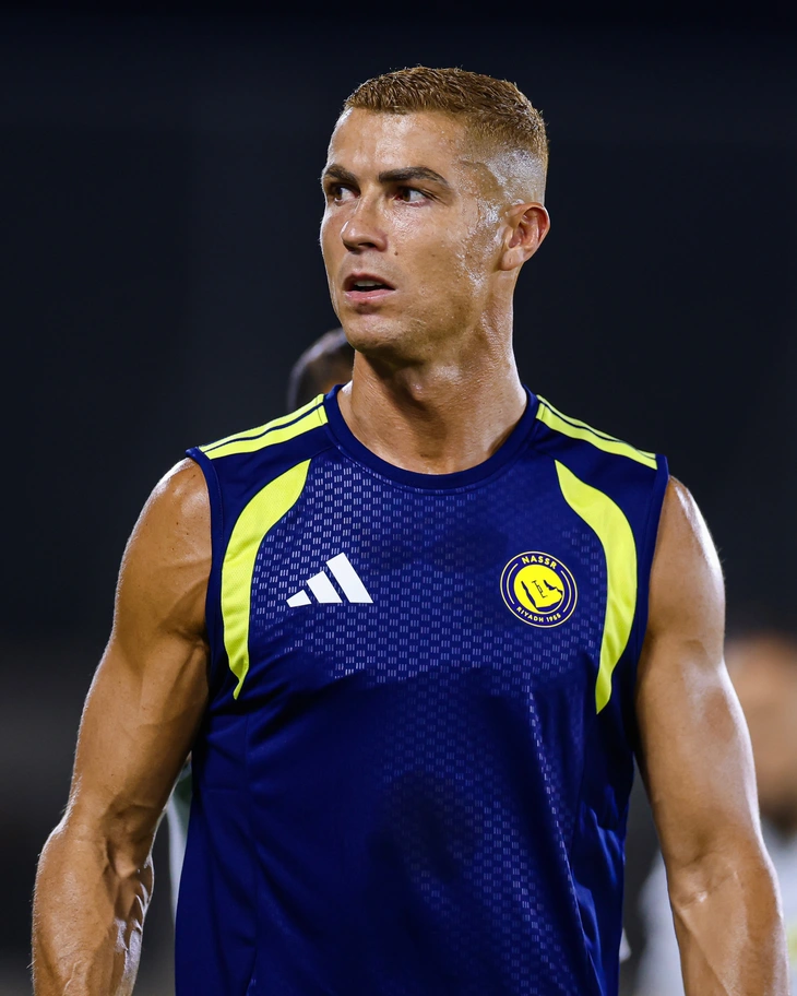 Ronaldo đổi ‘giao diện’ sau đám cưới - Ảnh 1.