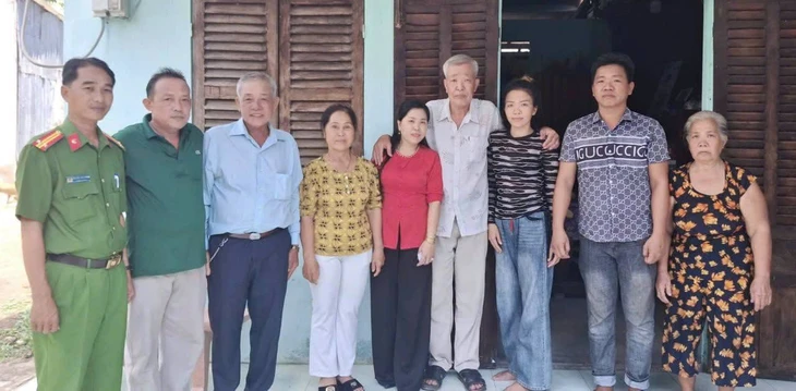 Cuộc đoàn tụ đầy xúc động của con gái và cha ruột sau 43 năm thất lạc tại Cần Thơ - Ảnh 2.