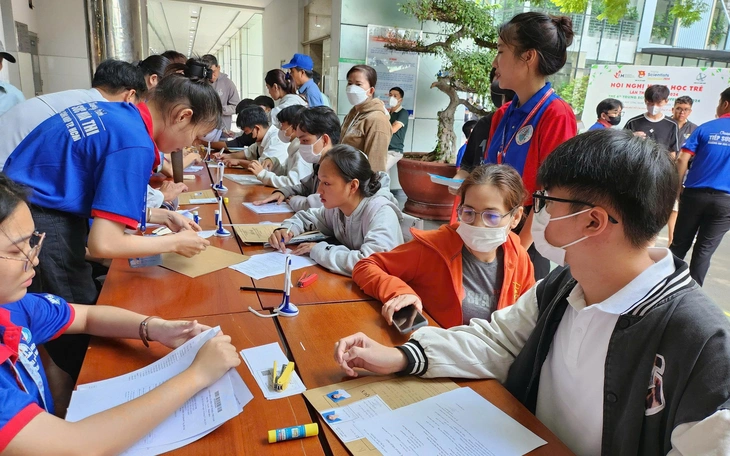 Tân sinh viên Huế mỏi mắt tìm phòng trọ, công an phường ‘vào cuộc’ - Ảnh 2.