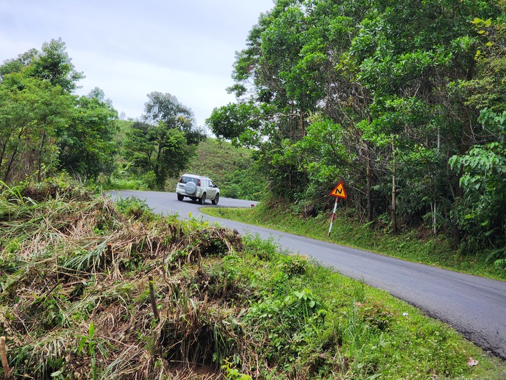 Làm mới gần 14km quốc lộ 24, né dốc 4 tầng ở đèo Vi Ô Lăk - Ảnh 2.