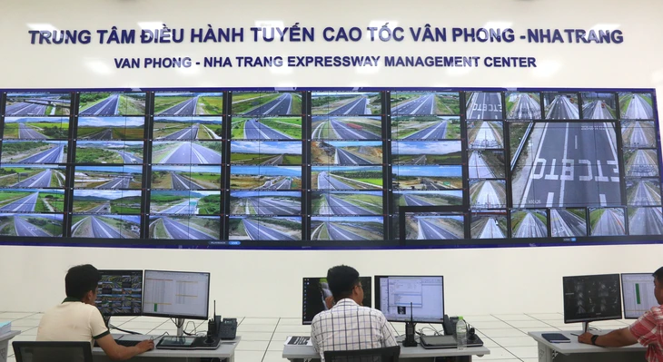 Ngày đầu thu phí cao tốc từ Nha Trang đến Quảng Ngãi: Nhiều tài xế chưa biết đã thu phí, tài khoản hết tiền - Ảnh 3.