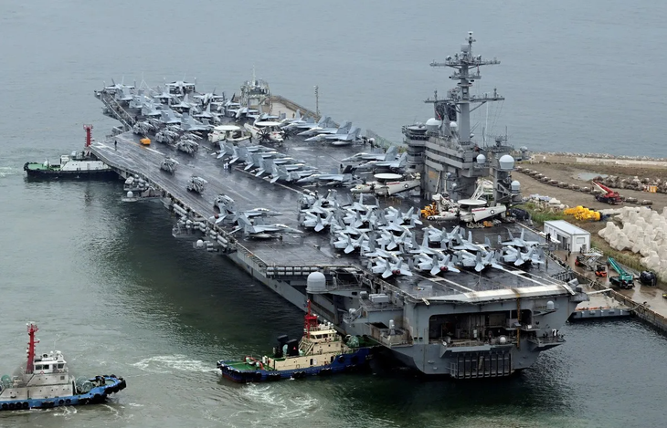 Tàu sân bay USS Abraham Lincoln 'sống' thế nào suốt 9 tháng không cập cảng? - Ảnh 3.