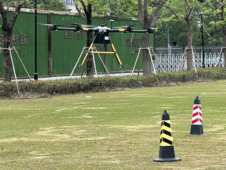 Drone uy hiếp sân bay, khoảng trống nào trong quản lý người điều khiển? - Ảnh 2.