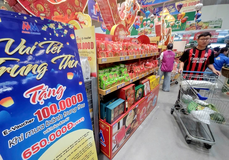 Bánh trung thu đồng loạt xuống phố, hầu hết tăng giá - Ảnh 3.