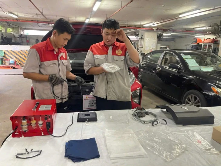 Từ xử lý nước thải đến xe điện: Các trường cao đẳng tăng tốc đào tạo 'nghề xanh' - Ảnh 2.