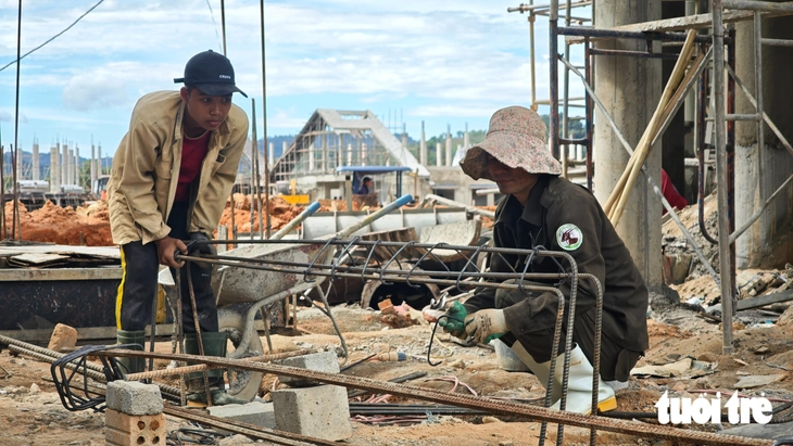 Trường nội trú 240 tỉ đang 'chạy đua tiến độ' giữa  đại ngàn A Lưới - Ảnh 3.