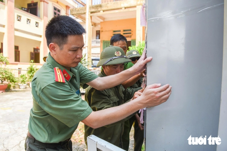 Dời trường làm sân bay Gia Bình, thầy cô 'đội nắng' chuyển lớp - Ảnh 4.