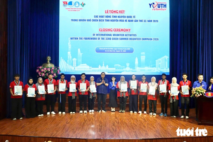 Đến TP.HCM tình nguyện, chiến sĩ quốc tế nói: 'Chúng tôi là một gia đình' - Ảnh 5.