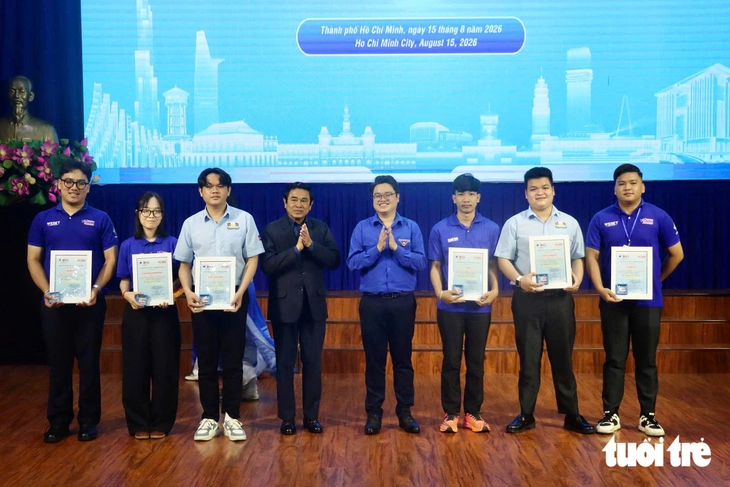 Đến TP.HCM tình nguyện, chiến sĩ quốc tế nói: 'Chúng tôi là một gia đình' - Ảnh 7.