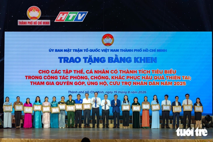 TP.HCM vinh danh 783 tập thể, cá nhân thắp sáng tinh thần ‘vì cả nước, cùng cả nước’ - Ảnh 2.