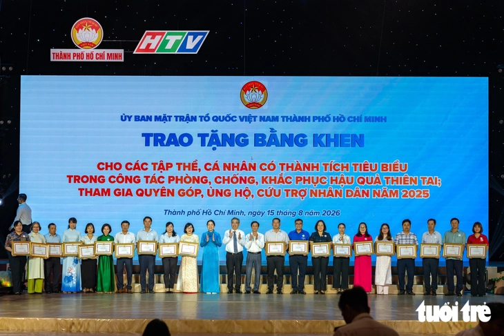 TP.HCM vinh danh 783 tập thể, cá nhân thắp sáng tinh thần ‘vì cả nước, cùng cả nước’ - Ảnh 3.