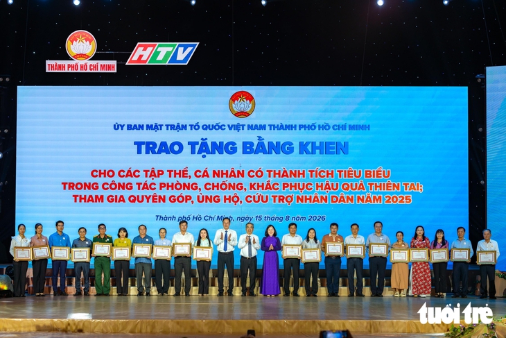TP.HCM vinh danh 783 tập thể, cá nhân thắp sáng tinh thần ‘vì cả nước, cùng cả nước’ - Ảnh 4.