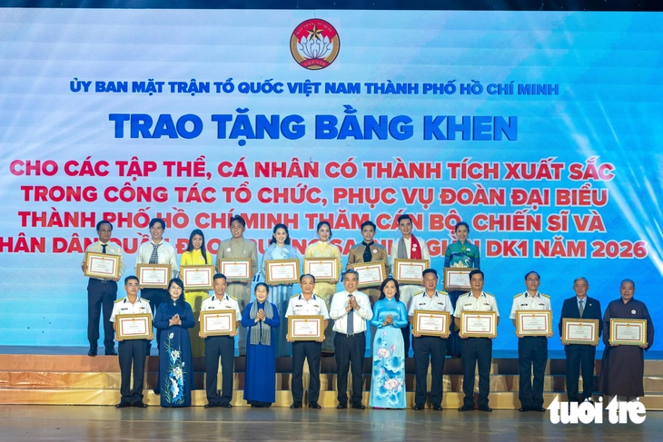 TP.HCM vinh danh 783 tập thể, cá nhân thắp sáng tinh thần ‘vì cả nước, cùng cả nước’ - Ảnh 6.