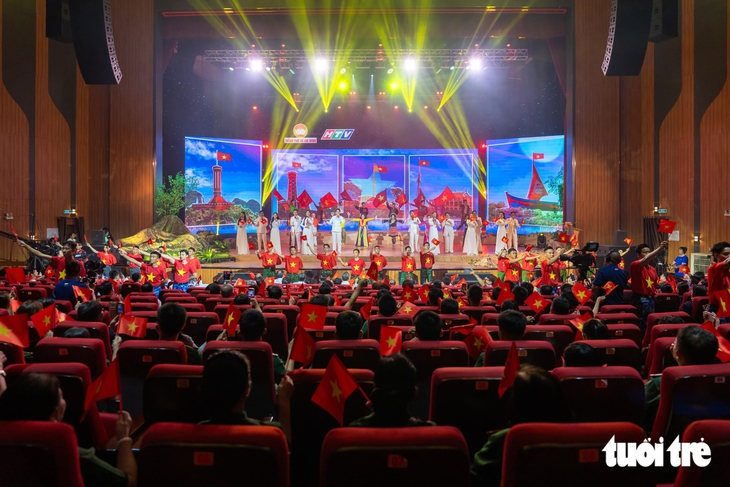 Hơn 55 tỉ đồng ủng hộ quỹ Vì biển đảo quê hương - Vì tuyến đầu Tổ quốc - Ảnh 14.