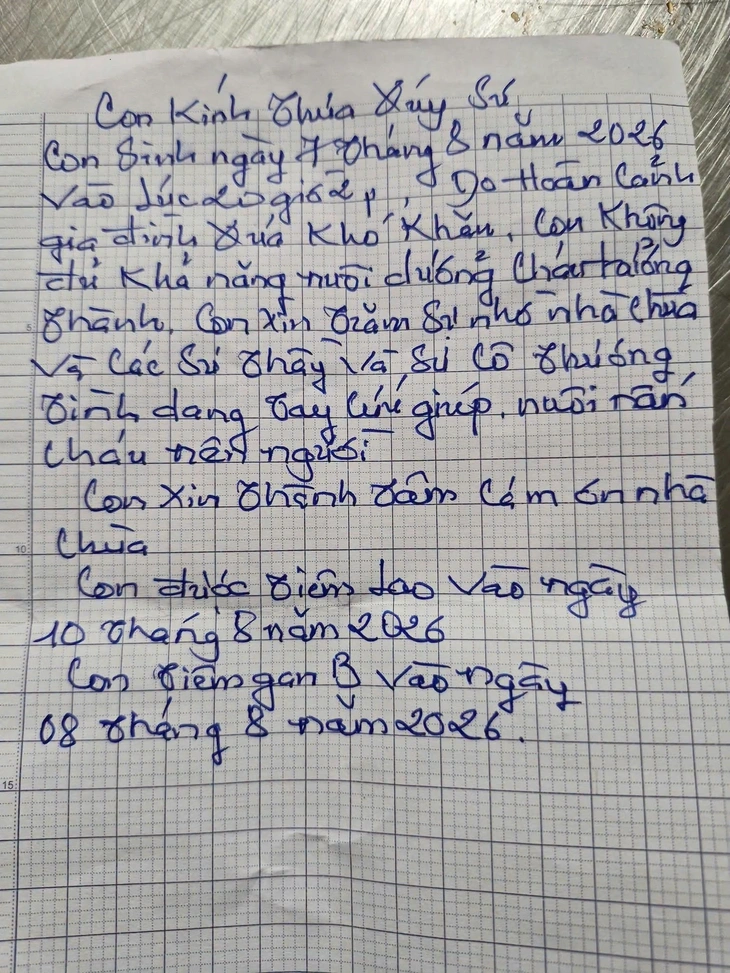 Bé gái sơ sinh bị bỏ rơi cùng bức thư ‘trăm sự nhờ nhà chùa” - Ảnh 2.