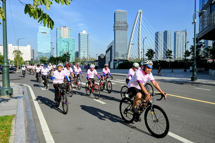Saigontourist Group lần đầu tổ chức Ngày hội Xe đạp vì cộng đồng, trao 51 xe đạp cho học sinh vượt khó - Ảnh 1.