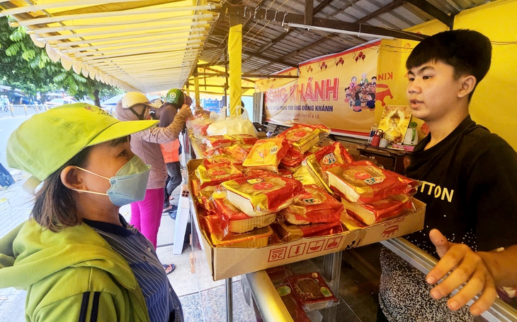 Bánh trung thu đồng loạt xuống phố, hầu hết tăng giá - Ảnh 4.