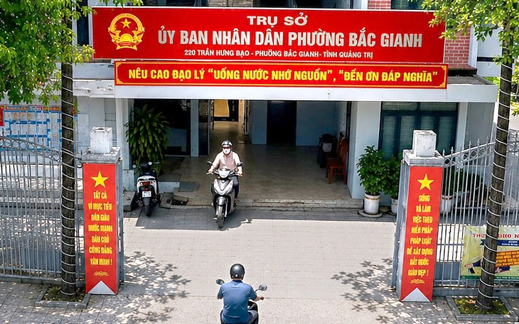 Đã tính dôi dư 3 cán bộ quản lý, vẫn bổ nhiệm 2 người trước sáp nhập trường - Ảnh 2.