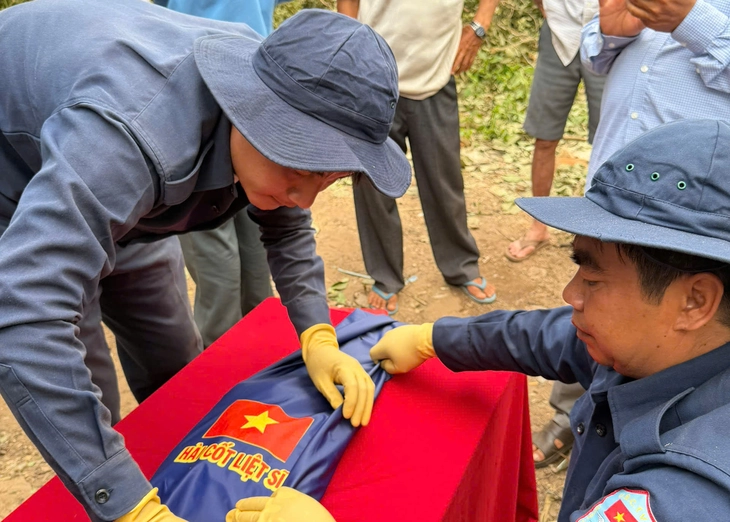 Đội K93 tìm thấy hài cốt liệt sĩ Nguyễn Văn Minh ở xã Nhơn Hội, An Giang - Ảnh 1.