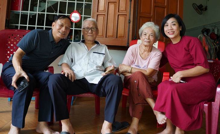 Từ Hà Nội vào Quảng Ngãi gặp y sĩ 96 tuổi tìm câu chuyện về người cha liệt sĩ - Ảnh 1.