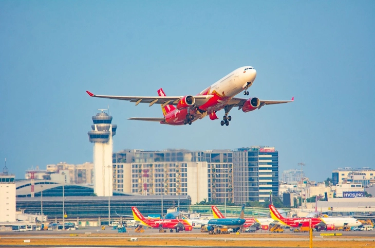 Không phải bán vé máy bay, hoạt động này giúp doanh thu quý 2 Vietjet Air tăng vọt - Ảnh 1.