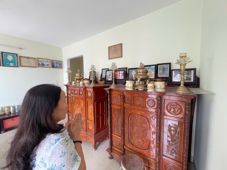 Người con gái duy nhất của cán bộ đi B ở Đà Nẵng bật khóc khi nhận thông tin được trả lại vàng - Ảnh 2.