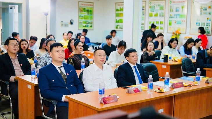  Với vai trò là người tác động trực tiếp đến quyết định mua hàng của người tiêu dùng, KOL, KOC cũng ngày càng được đặt ra yêu cầu cao hơn về trách nhiệm khi giới thiệu sản phẩm trên nền tảng số. - Ảnh 3.
