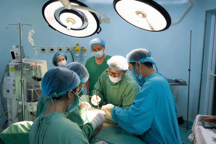 Nam thanh niên 28 tuổi hồi phục sau phẫu thuật não úng thủy - Ảnh 1.