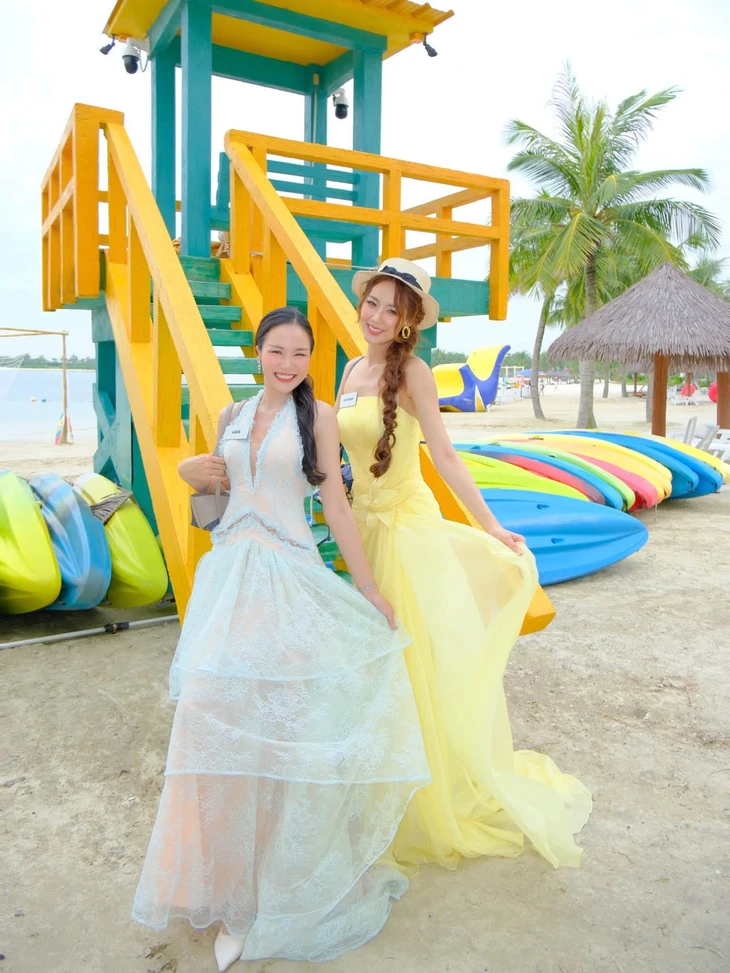 Người đẹp Miss World 2026 lội bùn, trồng cây trong rừng ngập mặn ở Đồ Sơn - Ảnh 12.