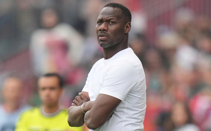 Declan Rice gặp sự cố đau mà vui khi ăn mừng Siêu cúp Anh - Ảnh 4.