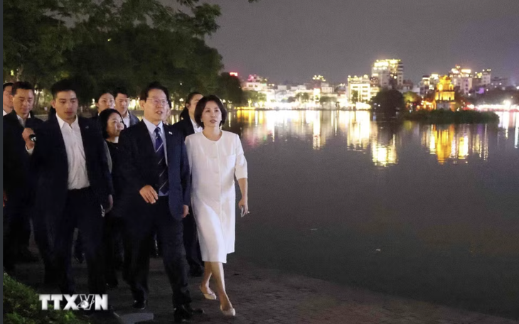 Cảnh vệ Việt Nam kể chuyện che ô giữa mưa, bảo vệ nguyên thủ dạo phố, ăn bún chả - Ảnh 5.