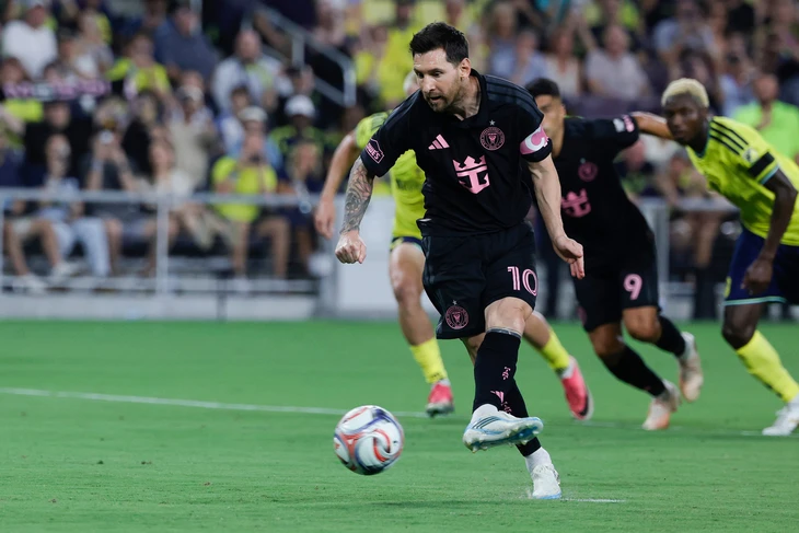 Messi sút hỏng phạt đền, Inter Miami thua đậm - Ảnh 1.