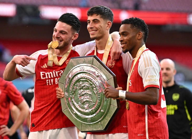 Arsenal luôn vô địch khi gặp Man City ở Siêu cúp Anh - Ảnh 1.