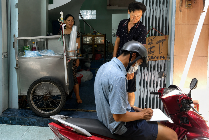 Bánh flan ở đường 3/2 có gì lạ mà bán 400 cái/ngày? - Ảnh 1.