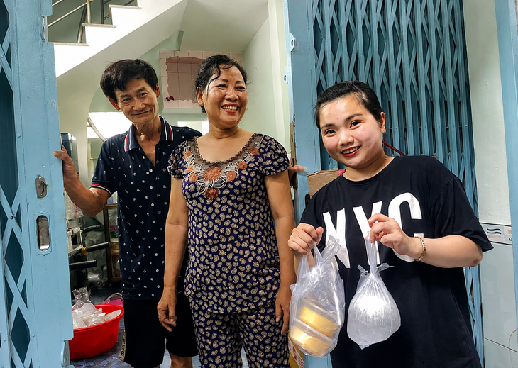 Bánh flan ở đường 3/2 có gì lạ mà bán 400 cái/ngày? - Ảnh 4.