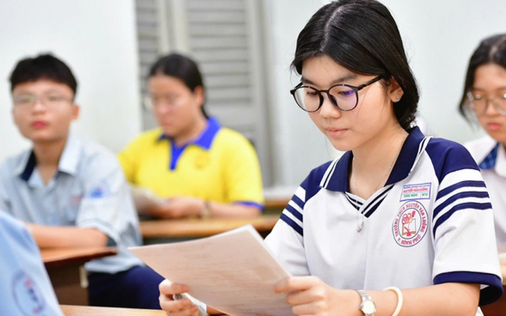 Giám đốc Sở GD-ĐT Hà Nội: Dự kiến tiến tới xét tuyển vào lớp 10 - Ảnh 2.