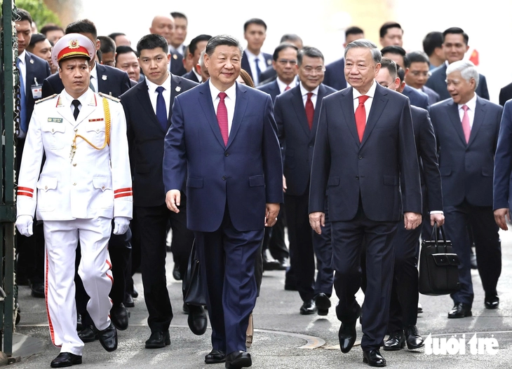 Cảnh vệ Việt Nam kể chuyện che ô giữa mưa, bảo vệ nguyên thủ dạo phố, ăn bún chả - Ảnh 6.