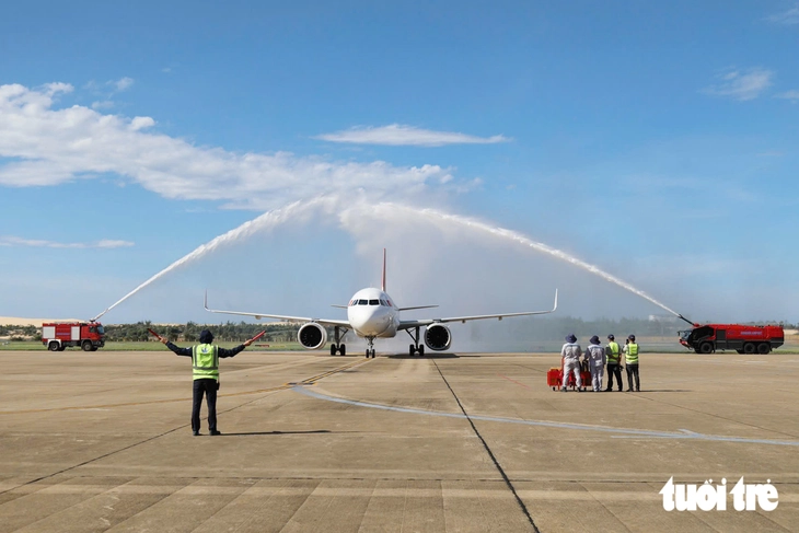Quảng Trị đón chuyến bay đầu tiên từ Khánh Hòa với 172 khách - Ảnh 2.