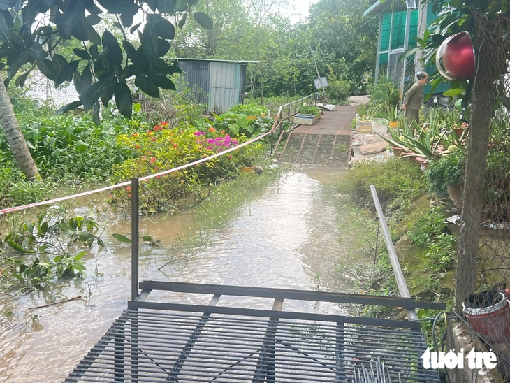 Nhiều khu vực ở Cần Thơ cùng "báo động đỏ" vì sạt lở - Ảnh 2.