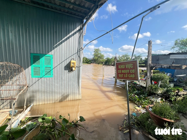Nhiều khu vực ở Cần Thơ cùng "báo động đỏ" vì sạt lở - Ảnh 1.