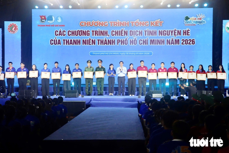 Gần 400.000 chiến sĩ tình nguyện hè TP.HCM tạo dấu ấn nhiều công trình, sát nhu cầu người dân. - Ảnh 3.