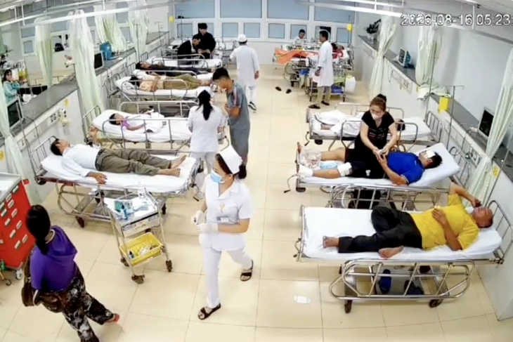 Hai ô tô húc nhau ở Bà Rịa, 5 người trong gia đình bị thương - Ảnh 2.
