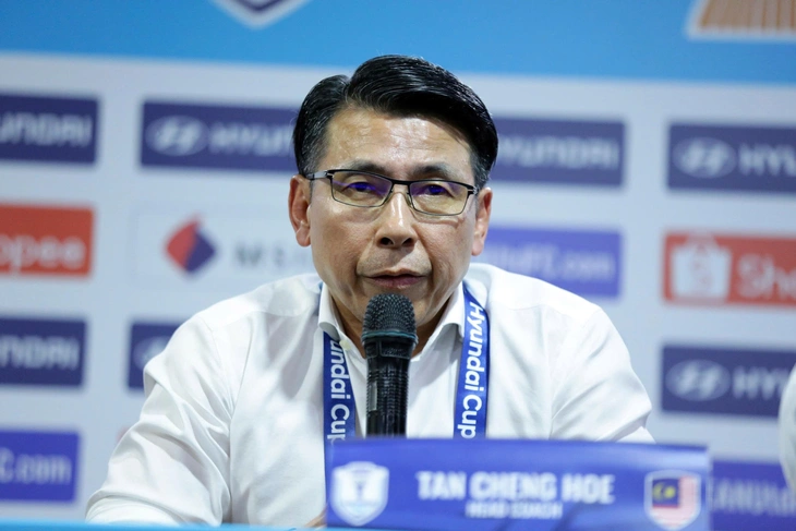 HLV Tan Cheng Hoe: 'Chúng tôi vẫn còn 90 phút ở Hà Nội để hy vọng' - Ảnh 1.